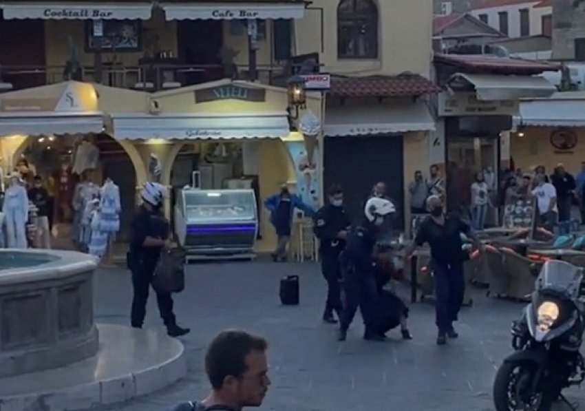 Διεθνής διασυρμός με το ΒΙΝΤΕΟ της γυναίκας που συνελήφθη στην Ρόδο επειδή τραγουδούσε – Τα έχασαν οι τουρίστες, vid