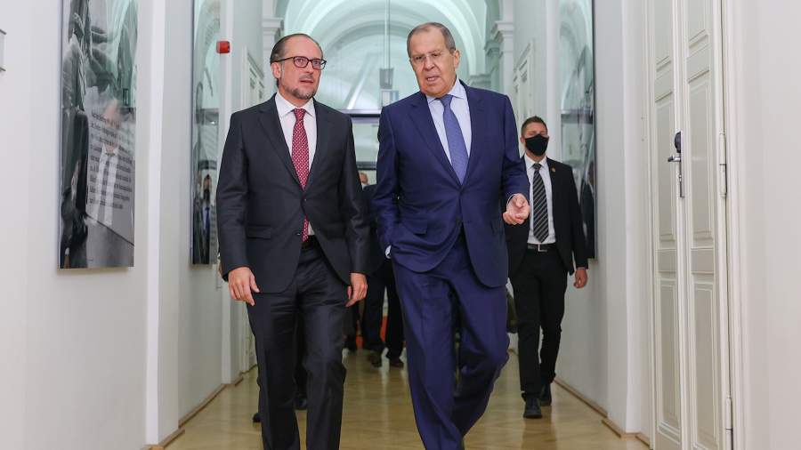 Η Ρωσία θα είναι πάντα μέρος της Ευρώπης, οπότε είναι καιρός να βελτιωθούν οι σχέσεις, λέει ο αυστριακός υπουργός Εξωτερικών στον απεσταλμένο της Μόσχας