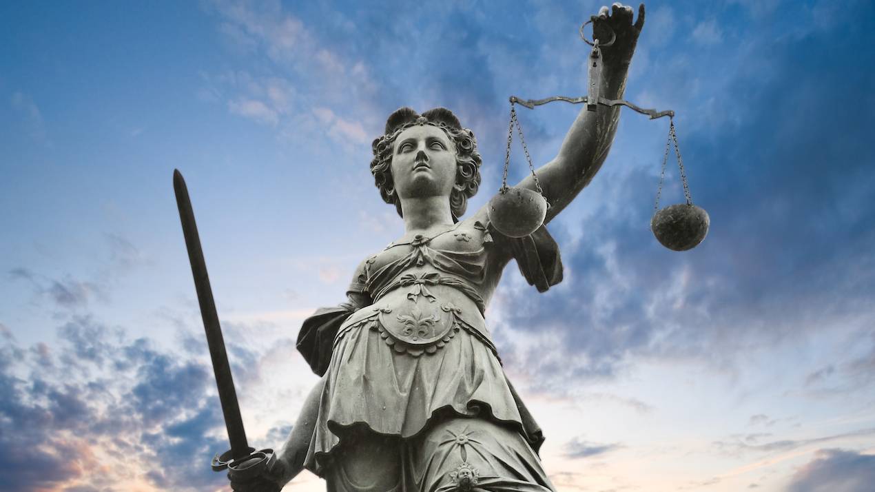 Δημήτρης Α. : ΚΑΙ Η ΔΙΚΑΣΤΙΚΗ ΕΞΟΥΣΙΑ ΜΠΟΡΕΙ ΝΑ ΤΕΛΕΣΕΙ ΕΓΚΛΗΜΑ ΚΑΤΑ ΤΗΣ ΑΝΘΡΩΠΟΤΗΤΑΣ ΜΕΣΩ ΤΩΝ ΑΠΟΦΑΣΕΩΝ ΤΗΣ