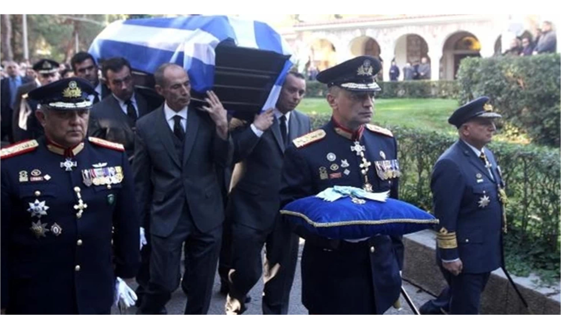 Η ΦΥΓΗ ΜΗΤΣΟΤΑΚΗ, Η ΚΑΡΑΤΟΜΗΣΗ ΣΤΕΦΑΝΗ ΚΑΙ ΟΙ ΣΚΕΨΕΙΣ ΠΑΡΑΔΟΣΗΣ ΤΗΣ ΧΩΡΑΣ
