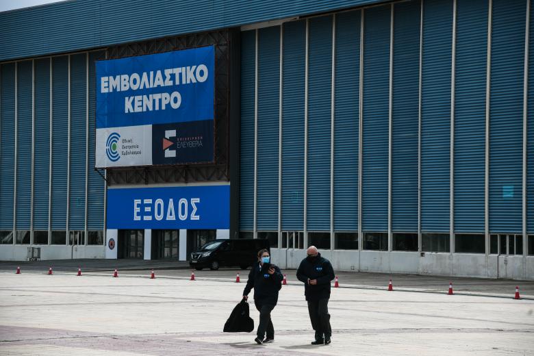 Μπαίνει τέλος το «success story» των εμβολιασμών – Κοντά στο «λουκέτο» το Μέγα Εμβολιαστικό Κέντρο στη Ρόδο