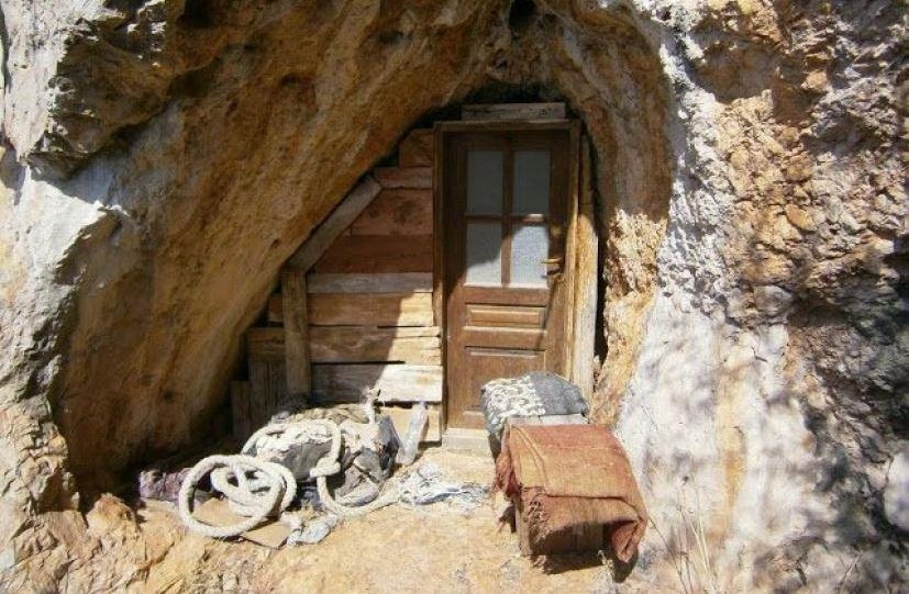 ΗΛΙΑΣ Δ. ΚΑΛΛΙΩΡΑΣ : ΕΛΑΒΑ ΕΥΛΟΓΙΑ ΚΑΙ ΣΑΣ ΚΟΙΝΟΠΟΙΩ ΤΟ ΚΑΤΩΘΙ ΜΗΝΥΜΑ ΑΠΟ ΕΡΗΜΙΤΕΣ ΑΣΚΗΤΕΣ: