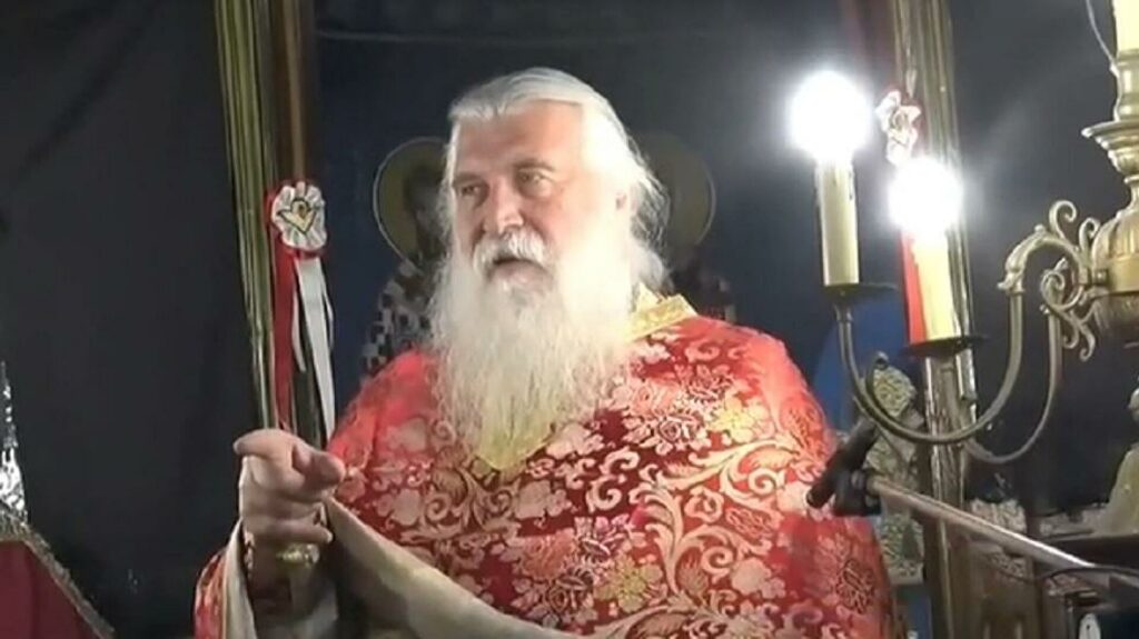 «Κάνουνε τις εκκλησίες χώρο για να πάρουν οι Έλληνες το ΧΑΡΑΓΜΑ»!!! Ιερέας τα λέει ΧΥΜΑ!!! vid