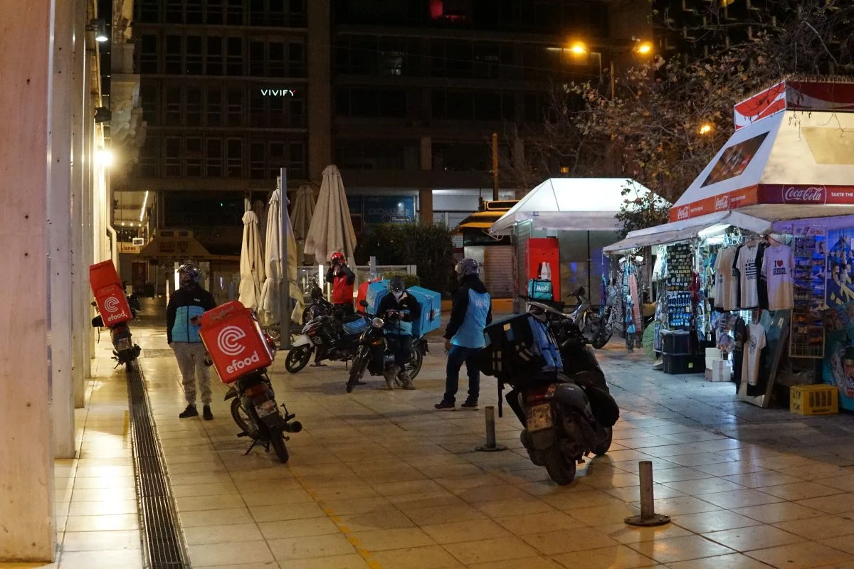 Κινητοποιήσεις ετοιμάζουν οι διανομείς – Κατακόρυφη πτώση στην εφαρμογή της e-food (video)