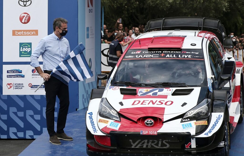 Ο Σταυρός που είναι;;; Έτσι έβαλαν την Ελληνική σημαία στο Ράλι Ακρόπολις – ΦΩΤΟ