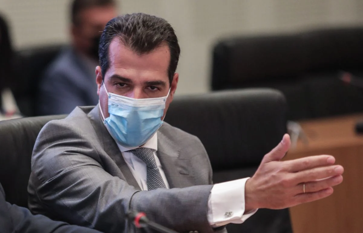 Θάνος Πλεύρης: Τα «φουσκώνει» για το ποσοστό των μεταναστών που έχουν εμβολιαστεί