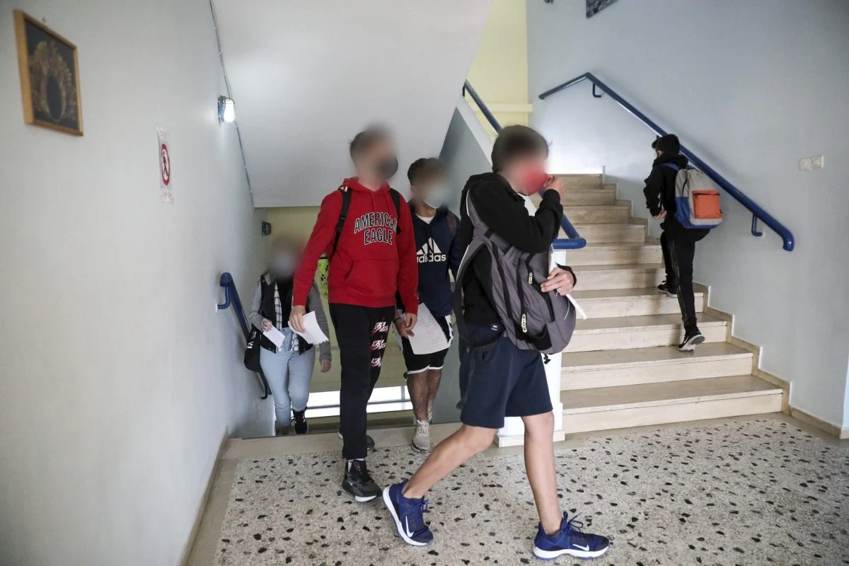 Θα μάς τρελάνουν: Τώρα τα κρούσματα σε μαθητές είναι λιγότερα από τον Αύγουστο!