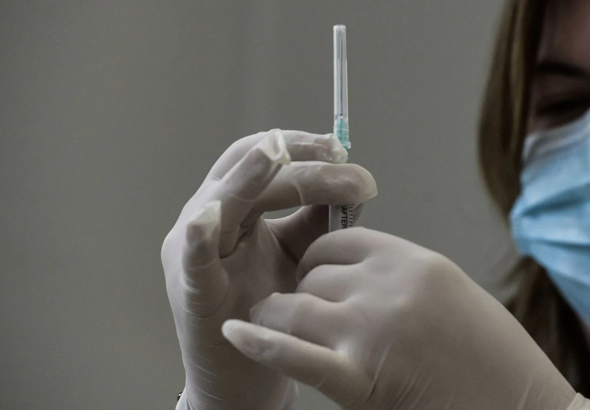 «Όχι» από τη συμβουλευτική επιτροπή της FDA στην τρίτη δόση στον γενικό πληθυσμό