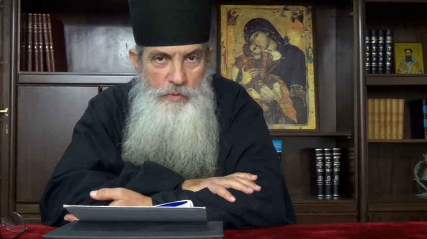 π. Ἀρσένιος Βλιαγκόφτης – Ὑφυπουργὸς Λιβάνιος: «Τσιπάκι πρῶτα στὰ ζῶα καὶ μετὰ στοὺς ἀνθρώπους»