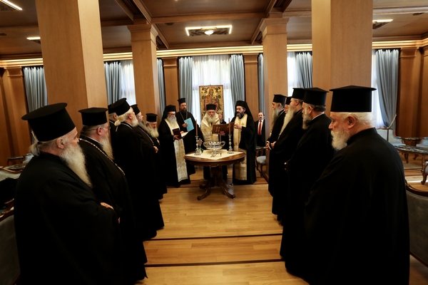 Ιερώνυμος για όσους ιεράρχες έχουν ελεύθερο πνεύμα: «Υπακοή στην Ιερά Σύνοδο ή σπίτι τους» – Καμία κουβέντα για τον Χριστό…