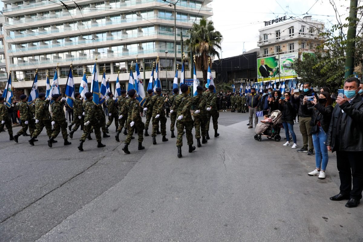 Επιλεκτική ευαισθησία (των ειδικών) για τις παρελάσεις!
