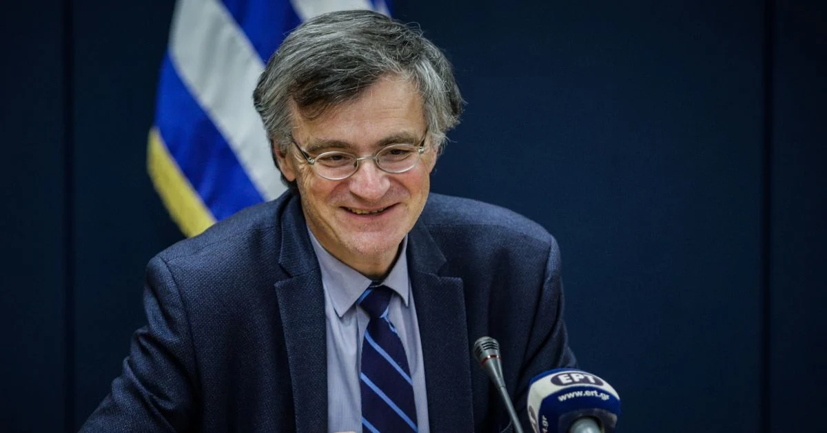 Επανεμφανίστηκε ο Τσιόδρας για να τα βάλει με τους… αντιεμβολιαστές