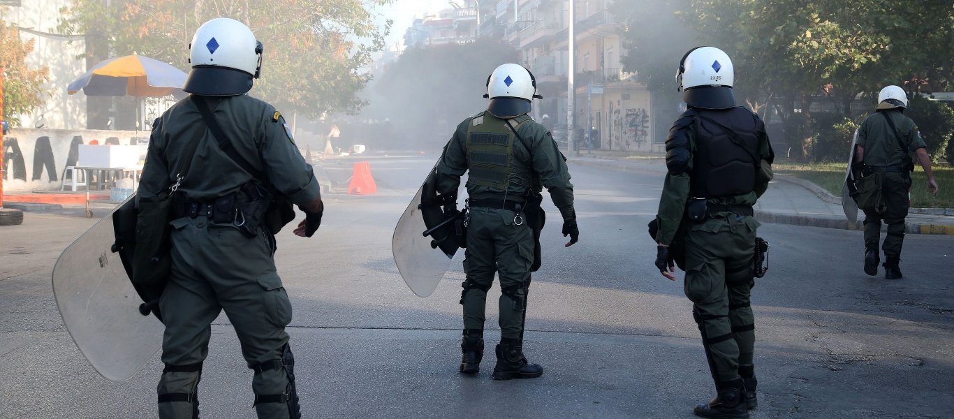 Κλειστή η Αττική Οδός στο ρεύμα προς Ελευσίνα – Ρομά πετάνε πέτρες