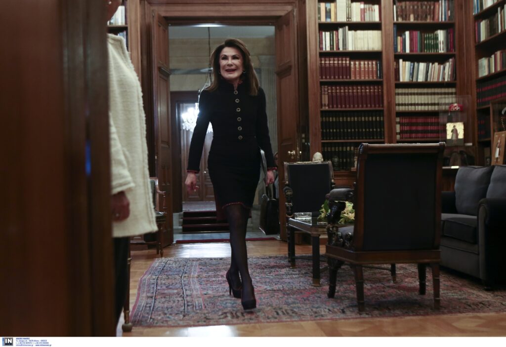 «ΜΕ ΕΝΑ ΤΣΙΠΑΚΙ»! Πέταξε την ΥΠΕΡΒΟΜΒΑ για την Ελλάδα η Γιάννα Αγγελοπούλου – ΒΙΝΤΕΟ