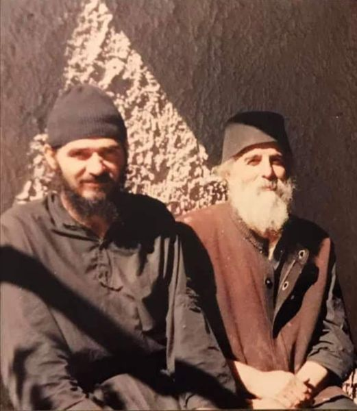 «Αν δεν αντιδράσουμε, θα σηκωθούν οι πρόγονοί μας από τους τάφους.»