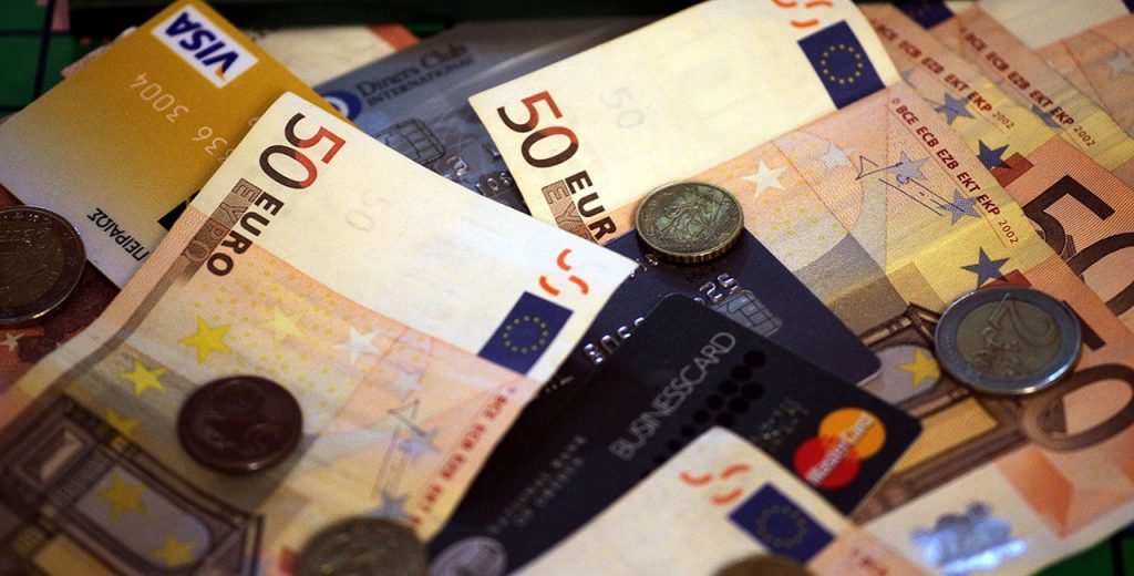 Τέλος κέρματα και χαρτονομίσματα: Πώς θα πληρώνουμε από εδώ και πέρα