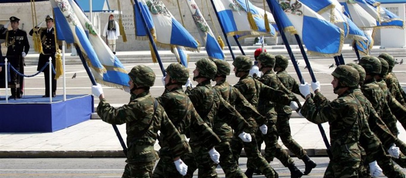 Άτακτη υποχώρηση της κυβέρνησης μετά τις αντιδράσεις: «Κανονικά η παρέλαση – Δεν θα συμμετέχουν μόνο οι εμβολιασμένοι»