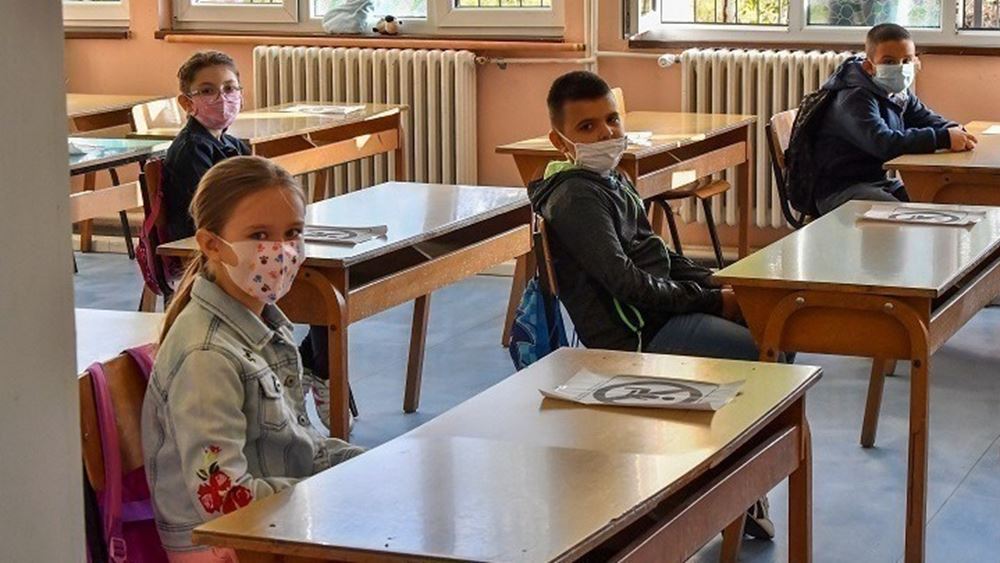 Έρχεται νομοθετική ρύθμιση με κυρώσεις -ως πλημμέλημα- για γονείς που δεν στέλνουν τα παιδιά στα σχολεία