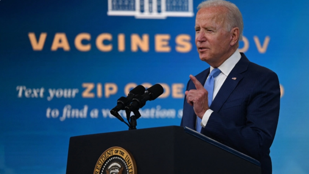 Ο Biden αναστέλλει την εντολή εμβολίων για τις επιχειρήσεις