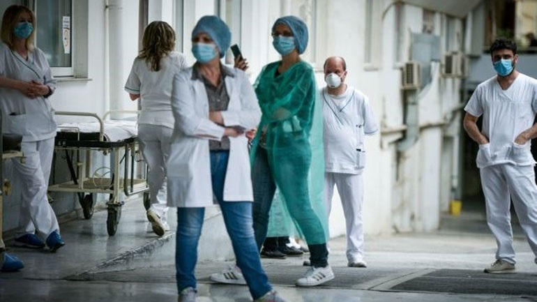 Αρχίζει η επιστροφή των ανεμβολίαστων υγειονομικών στα νοσοκομεία