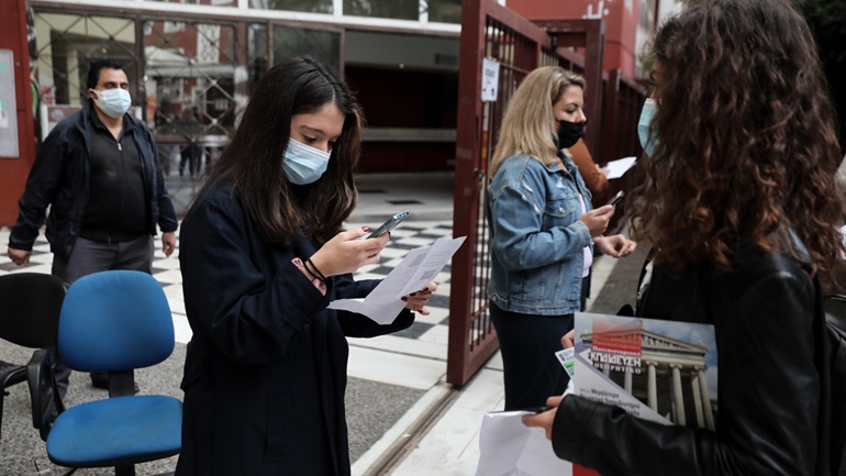 Σε αστυνομικό κλοιό η χώρα για την τήρηση των μέτρων … Η ΚΥΒΕΡΝΗΣΗ ΕΠΙΣΤΡΑΤΕΥΕΙ 8.000 ΑΣΤΥΝΟΜΙΚΟΥΣ ΓΙΑ ΕΛΕΓΧΟΥΣ ΣΤΗΝ ΕΣΤΙΑΣΗ ΚΑΙ ΤΗ ΔΙΑΣΚΕΔΑΣΗ