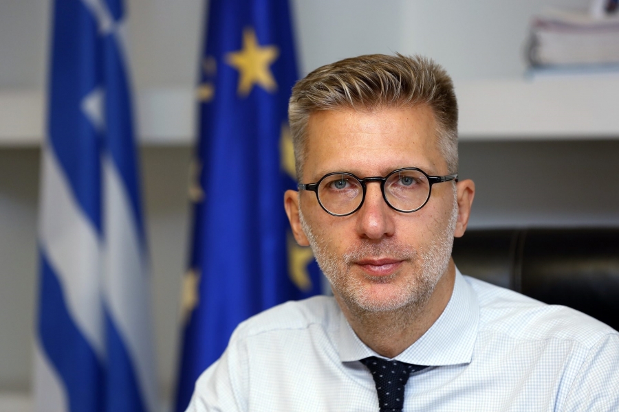 Στον «πιεστικό τηλεοπτικό χρόνο» απέδωσε ο Σκέρτσος το ολίσθημα για τους αστυνομικούς που… δεν μολύνονται από Covid