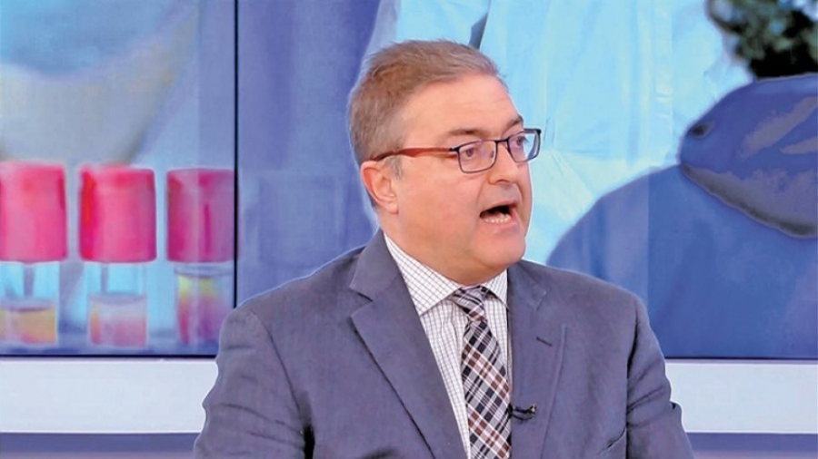 Βασιλακόπουλος: Νωρίτερα η γ’ δόση, να γίνεται στο 4μηνο – Μπροστά μας τα χειρότερα
