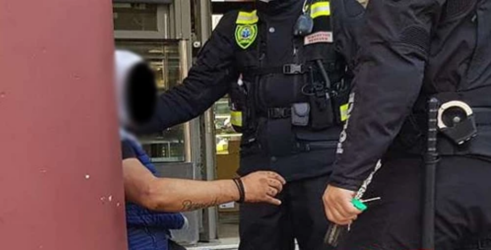 Πακιστανοί χτύπησαν ΕΛΛΗΝΑ στην Θεσσαλονίκη – Παραλίγο να τον σκοτώσουν, ΑΙΜΑ στον δρόμο! vid