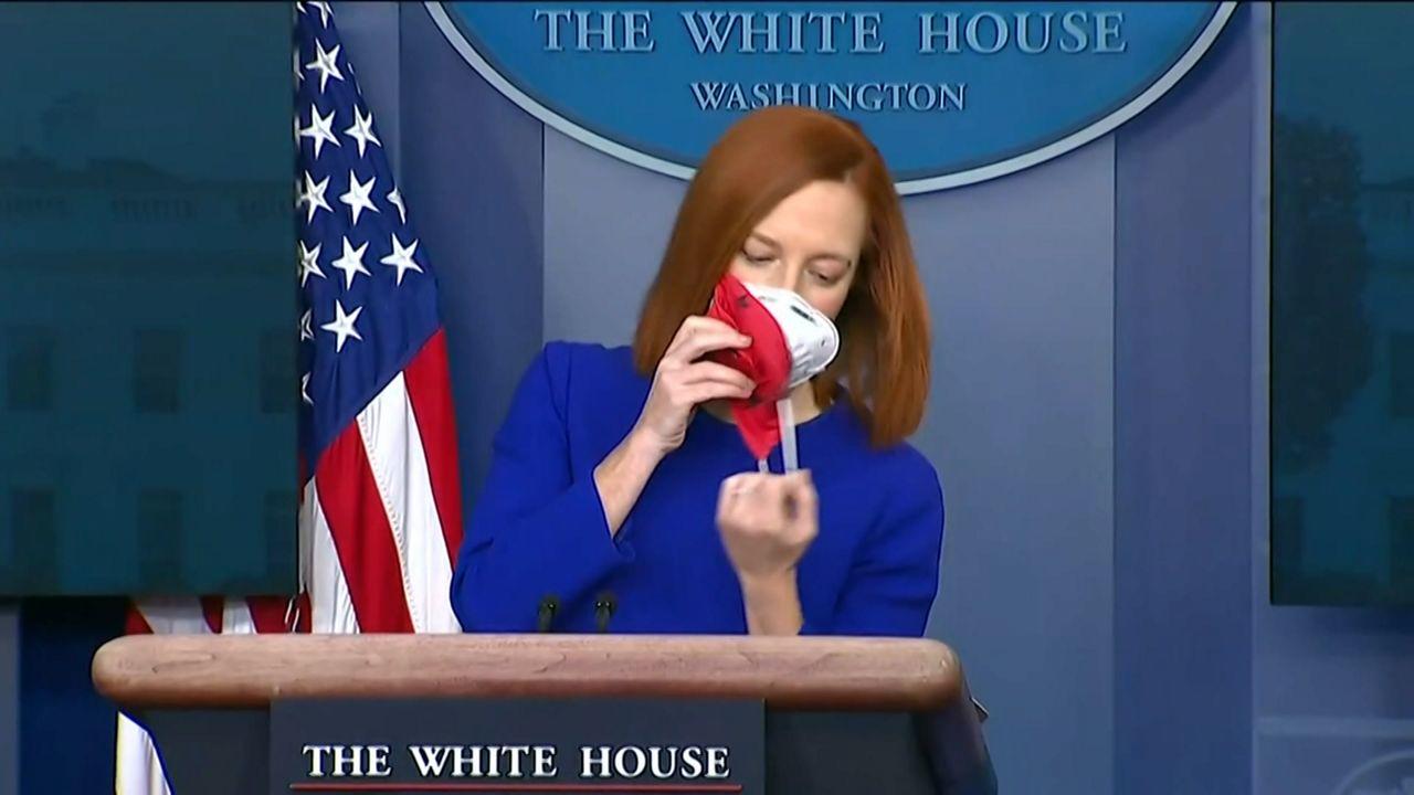 Θετική στoν ιό η Jen Psaki παρότι εμβολιασμένη. Τα ΜΜΕ φωτογραφίζουν τον Biden ως superspreader!