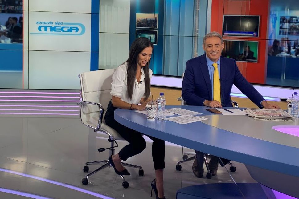Κοροϊδεύουν μέσα στα μούτρα μας: «Όταν ακούω για ΚΡΟΥΣΜΑΤΑ, θέλω να χορέψω ΖΕΪΜΠΕΚΙΚΟ», δείτε δημοσιογράφο! vid