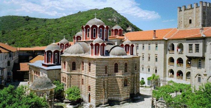 Παρέμβαση εισαγγελέα μετά από δηλώσεις καθηγούμενου μονής του Αγίου Όρους κατά αντιεμβολιαστών μοναχών