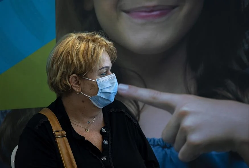 Γιατί το Ισραήλ βάζει φρένο στην 4η δόση εμβολίου τρεις μέρες πριν ξεκινήσουν εμβολιασμοί σε άνω των 60 ετών