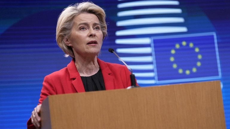 Φον ντερ Λάιεν: Στόχος μας να εμβολιαστεί το 70% του παγκόσμιου πληθυσμού έως τα μέσα του 2022