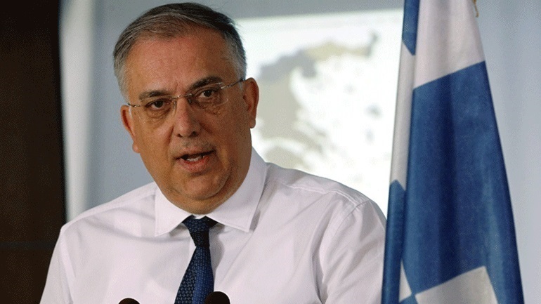Οι «θεματοφύλακες του Συντάγματος» πέρασαν χειροπέδες σε διευθυντή σχολείου … Άμεση παρέμβαση Θεοδωρικάκου για το επεισόδιο στο Γυμνάσιο της Πιερίας