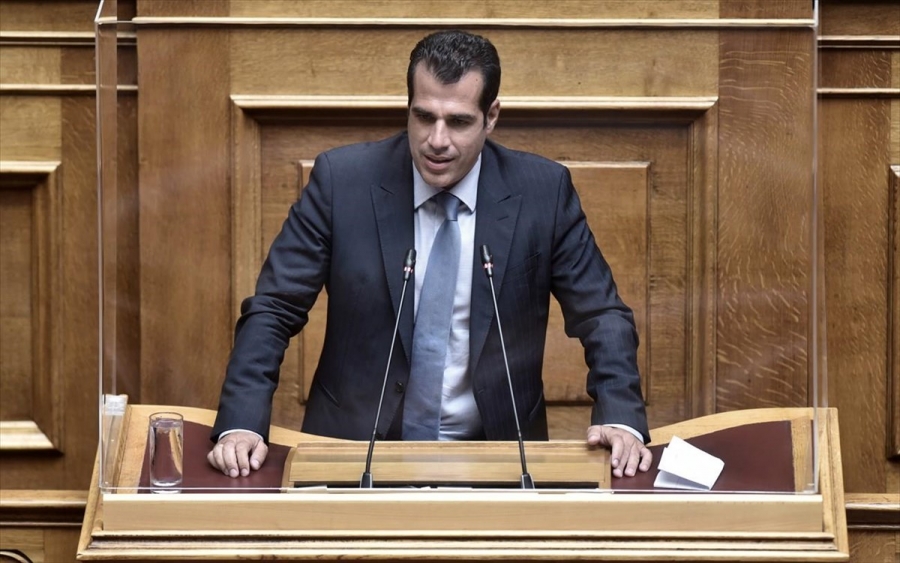 Με απολύσεις απειλεί τους ανεμβολίαστους υγειονομικούς ο Πλεύρης, παρά την επέλαση της πανδημίας – Νέα μέτρα μετά τις γιορτές