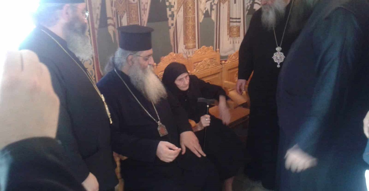 Γερόντισσα Γαλακτία: «Θα τα φτιάξει όλα η αγία Ειρήνη! Ούτε σημάδι δεν θα μείνει στο παιδί!».