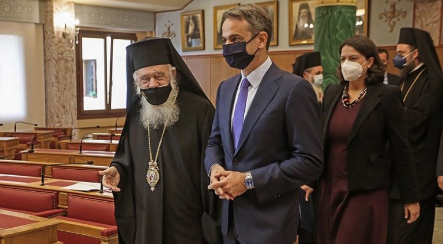 Μέτωπο Μητσοτάκη – Ιερώνυμου υπέρ του εμβολιασμού – Αιχμές για εργαλειοποίηση της πανδημίας