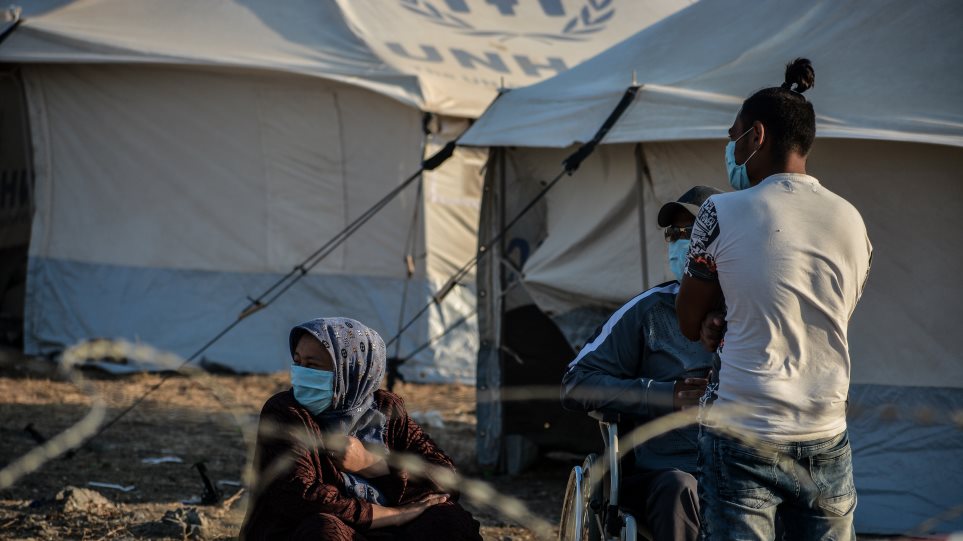 Οσμή ΣΚΑΝΔΑΛΟΥ;;; Reuters: «Εκατομμύρια μετανάστες θα μείνουν ανεμβολίαστοι επειδή οι εταιρείες φοβούνται ΜΑΖΙΚΕΣ ΑΓΩΓΕΣ λόγω παρενεργειών»