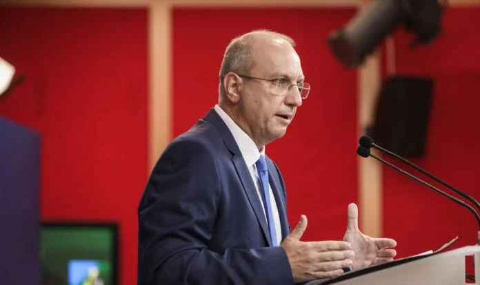 Το Μαξίμου συνεχίζει ακάθεκτο τη «μαύρη» προπαγάνδα!