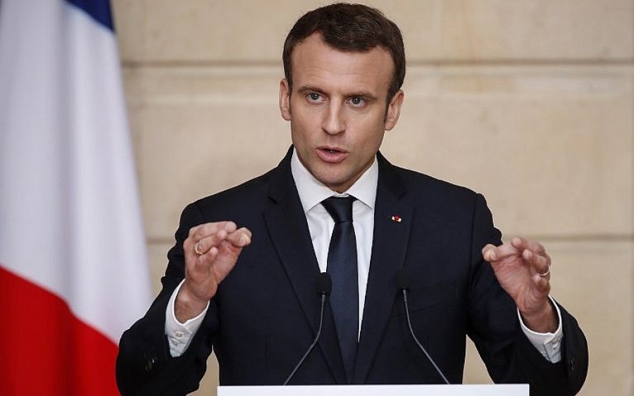 Διχάζει τη Γαλλία ο Macron – Θέλει να… τσαντίσει τους ανεμβολίαστους – Σφοδρές αντιδράσεις στο κοινοβούλιο