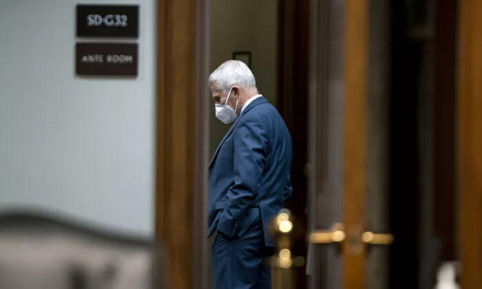 the epochtimes : Ο Φάουτσι είχε ενημερωθεί ιδιαιτέρως από κορυφαίους αξιωματούχους υγείας ότι η φυσική προέλευση του COVID-19 ήταν “εξαιρετικά απίθανη”