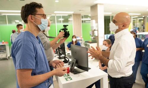 Zero Hedge : “Δεν θέλω να κάνω εμβολιασμό”: Γιατρός του NHS λέει στον Υπουργό Υγείας του Ηνωμένου Βασιλείου στην κάμερα