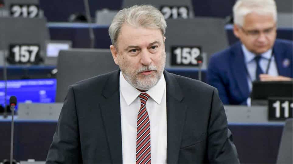 Πάνε να «θάψουν» την Αναφορά του Νότη Μαριά στην Ευρωβουλή για τη νομική ασυλία των πολυεθνικών των εμβολίων