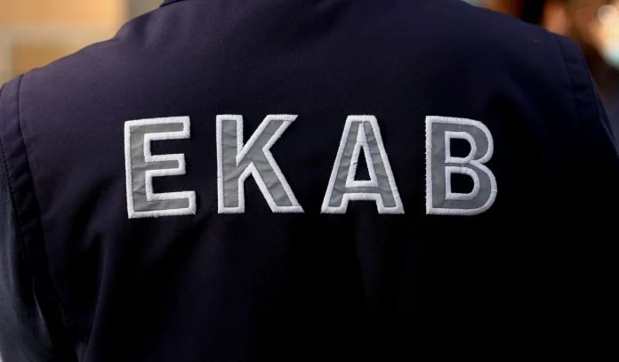 Πέθανε (ΞΑΦΝΙΚΑ) 37χρονος οδηγός νταλίκας μπροστά στα μάτια του 10χρονου παιδιού του!