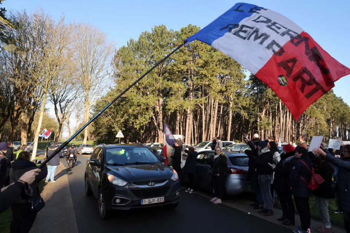 Το Γαλλικό «Κομβόι Ελευθερίας» προσεγγίζει το Παρίσι
