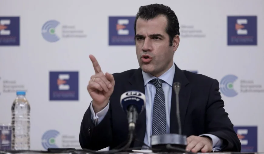«Εκτός ΕΣΥ όποιος δεν εμβολιαστεί» – Εισήγηση Πλεύρη για απόλυση των ανεμβολίαστων υγειονομικών
