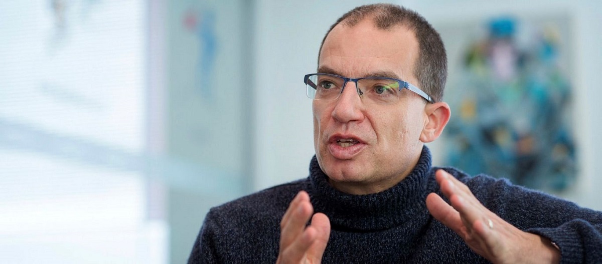 Τι συμβαίνει με τον CEO της Moderna; Πουλά τις μετοχές της εταιρείας του – Κατέβασε τον λογαριασμό του στο twitter