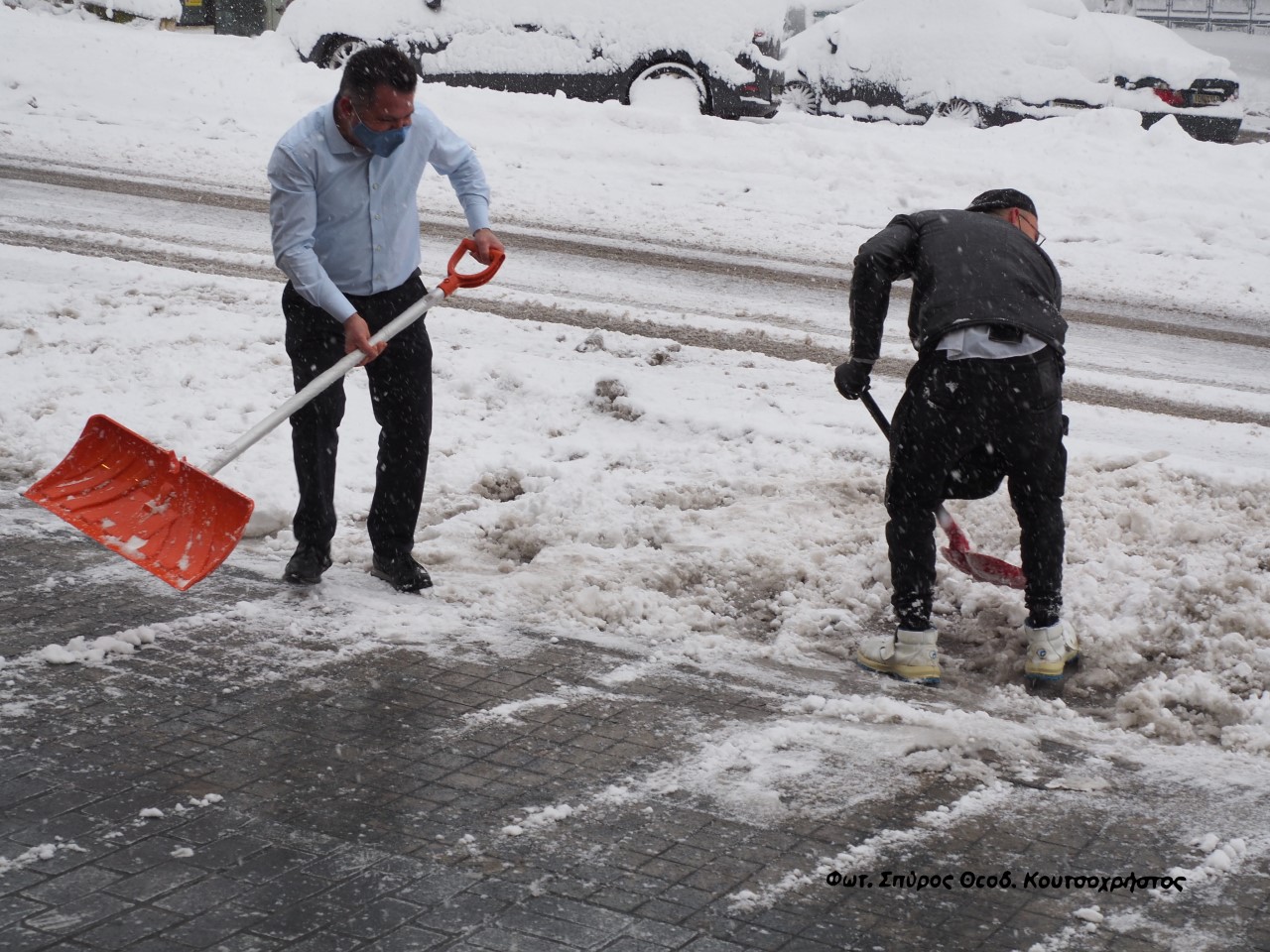 Δεν πρέπει να τα περιμένουμε όλα από το κράτος