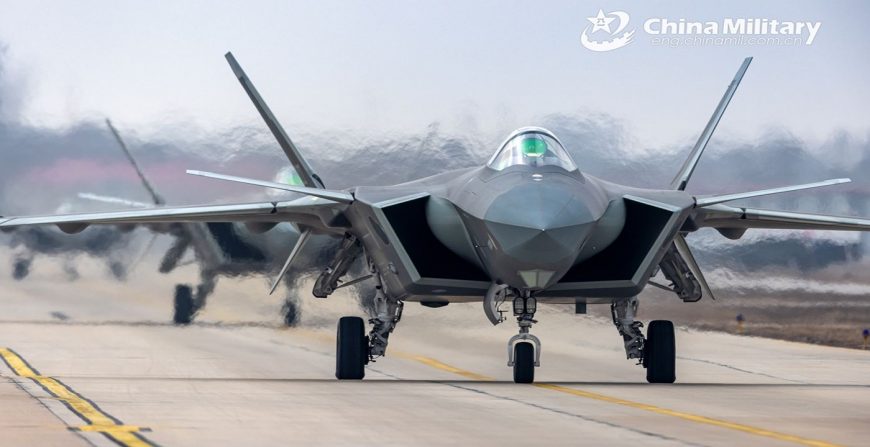 Πρώτες αερομαχίες ΗΠΑ και Κίνας: F-35 εναντίον J-20 – Εντυπωσιασμένος ο Αμερικανός Διοικητής της USAF