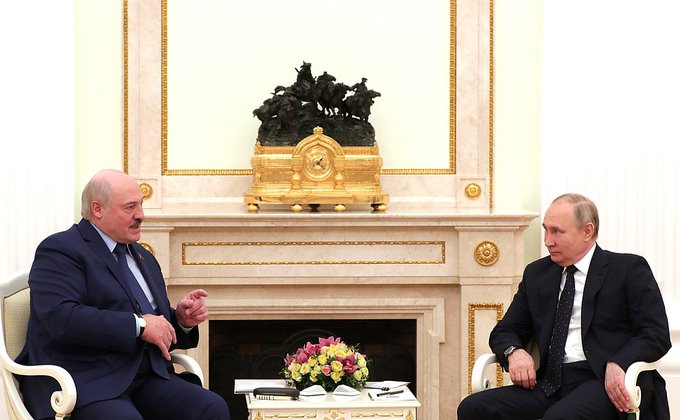 O Λουκασένκο προειδοποιεί: ”μέχρι το τέλος της χρονιάς ο κόσμος θα έχει ξεχάσει το ουκρανικό.” Σαν να λέει ότι κάτι πολύ μεγάλο έρχεται.